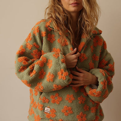 Amelia™ – Soft Pullover with Flowers