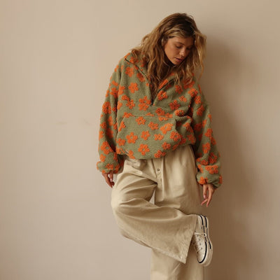 Amelia™ – Soft Pullover with Flowers